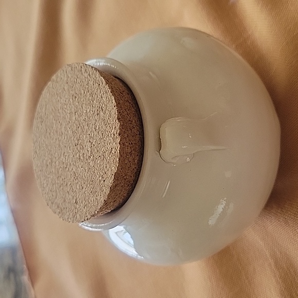 Two super cute small jugs with cork lids - Picture 7 of 15